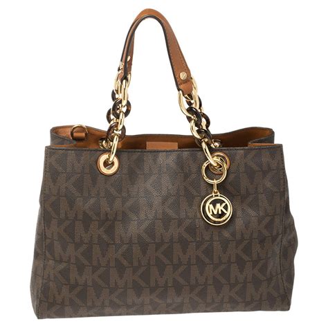 michael kors cindy medium vs large tote|Michael Kors Cindy Tote Vs Accordion Tote.